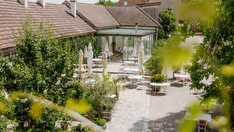 Oberstockstall Estate, © © Niederösterreich Werbung/Mara Hohla Inner courtyard Oberstockstall Estate