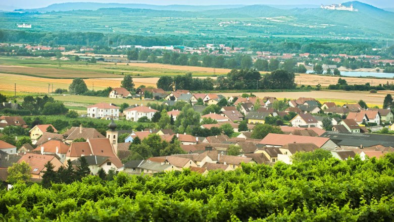 Pohled na Gedersdorf, &copy; Weinstrasse Kremstal, Rita Newman