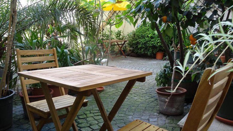 Relaxujte na středomořsk&eacute;m n&aacute;dvoř&iacute;, &copy; Ferdinand Stasny