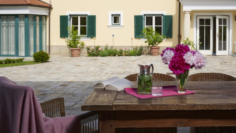 Yard, &copy; Riedl-St&ouml;ger