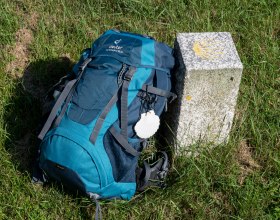 Gut gepackter Rucksack mit Jakobsmuschel, © Weinviertel Tourismus / Mandl