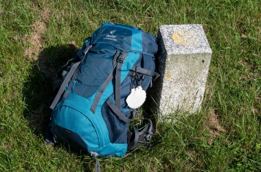 Gut gepackter Rucksack mit Jakobsmuschel, © Weinviertel Tourismus / Mandl