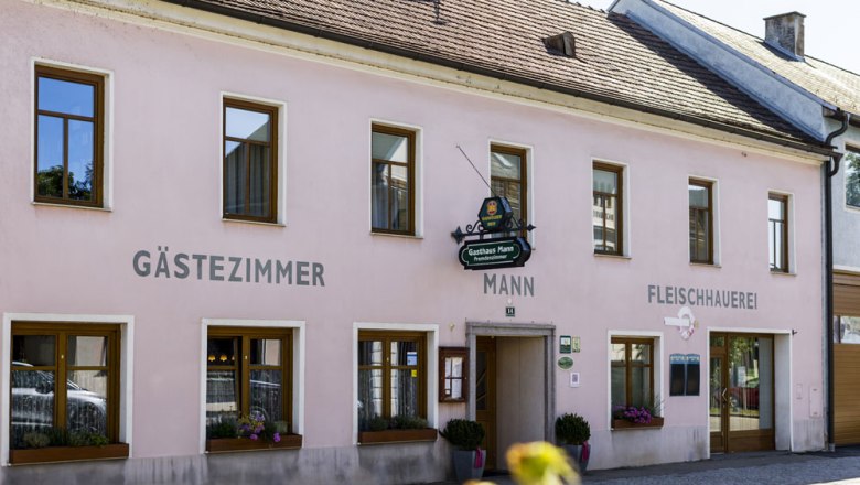 Inn with guest garden in the inner courtyard, &copy; Nieder&ouml;sterreich Werbung/David Schreiber