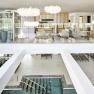Spa mit modernen M&ouml;beln und eleganter Beleuchtung.