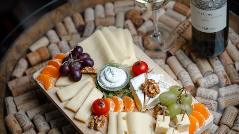EA Fotoart Vinothek, &copy; City Hotel
